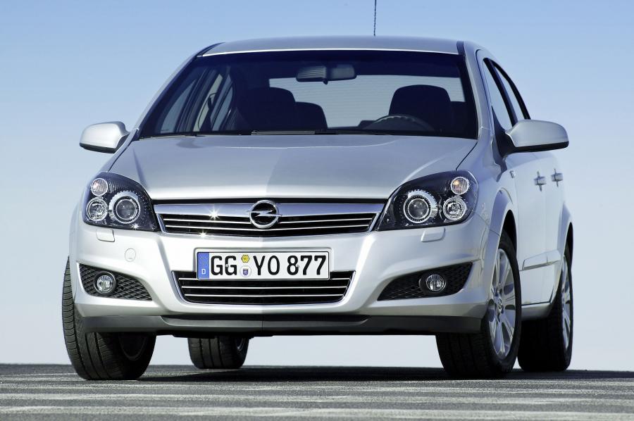  Opel Astra Sedan 2005 года  (фото 29 из 38)